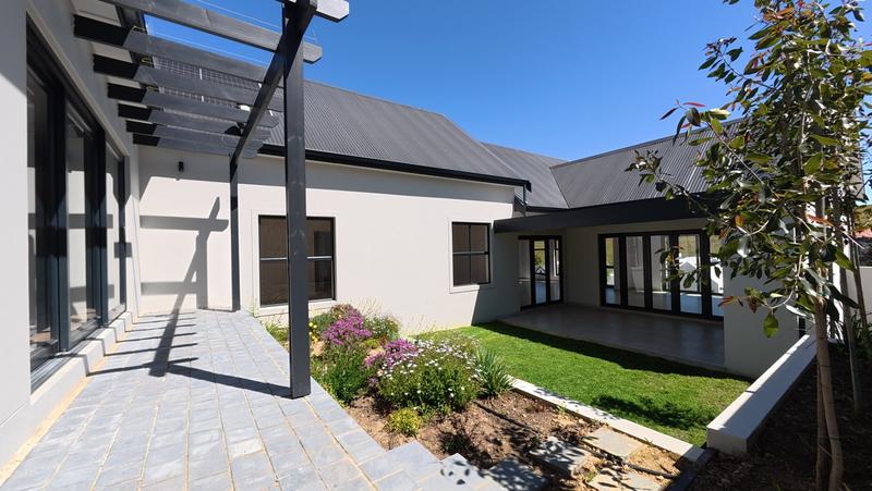 4 Bedroom Property for Sale in Mount Royal Golf Estate Western Cape
